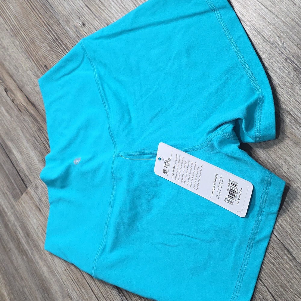 CRZ YOGA High Waist Crossover Shorts - Picture 5 of 6